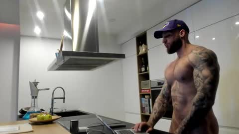 Snapshot of mealphamale chatting on February 10, 2:21 pm Alpha Male online show from February 10, 2:21 pm