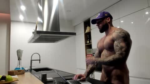 Snapshot of mealphamale chatting on February 16, 8:27 pm Alpha Male online show from February 16, 8:27 pm