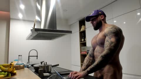 Snapshot of mealphamale chatting on February 19, 9:22 pm Alpha Male online show from February 19, 9:22 pm