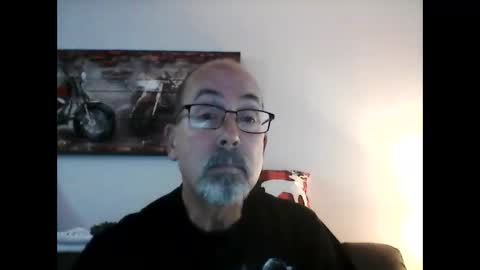 Snapshot of meathome3 chatting on December 25, 8:50 pm me at home online show from December 25, 8:50 pm