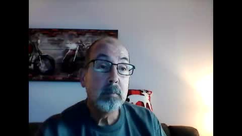 Snapshot of meathome3 chatting on December 31, 6:24 pm me at home online show from December 31, 6:24 pm