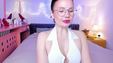 Snapshot of medea_allure chatting on February 5, 2:11 pm MEDEA online show from February 5, 2:11 pm