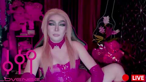 THE QUEEN ALPHA   Queen Medusa Prey online show from March 3, 11:38 am