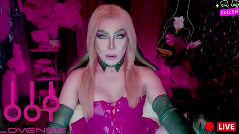 THE QUEEN ALPHA   Queen Medusa Prey online show from March 10, 5:34 am