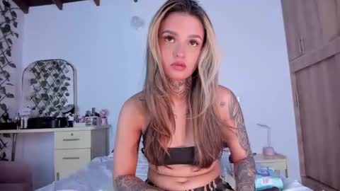 Snapshot of medussa13 chatting on July 16, 1:06 pm medussa13 online show from July 16, 1:06 pm