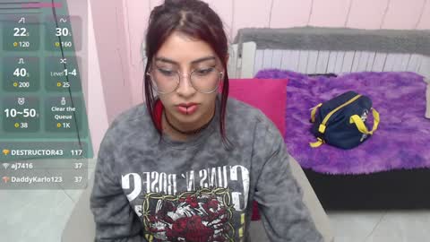 Snapshot of medussa_kat chatting on December 10, 2:05 am Katrina online show from December 10, 2:05 am