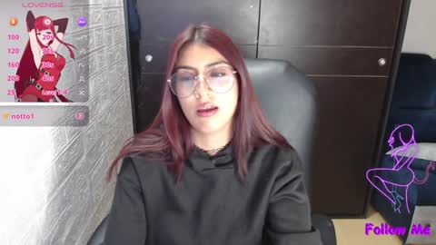Snapshot of medussa_kat chatting on January 15, 12:30 am Katrina online show from January 15, 12:30 am