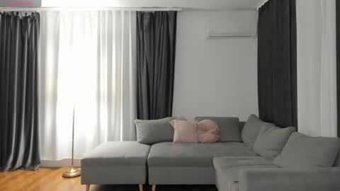 MedussaEyes online show from January 17, 8:11 pm