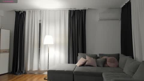 MedussaEyes online show from February 13, 8:45 pm