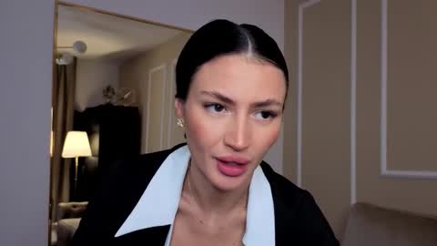 MedussaEyes online show from November 1, 9:50 pm