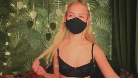 meeeewmeeeeow online show from November 3, 9:48 pm