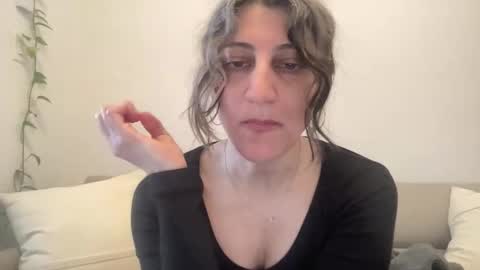 Snapshot of meena0220 chatting on May 1, 4:22 pm Meena online show from May 1, 4:22 pm