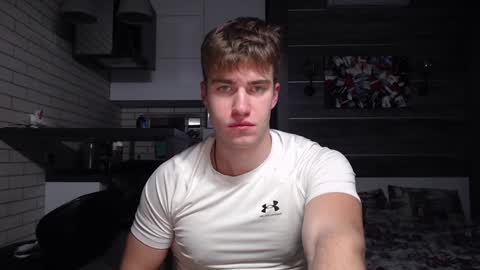 Max online show from December 5, 9:50 pm