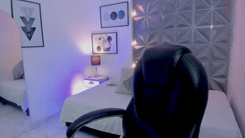 Snapshot of megan__monroe chatting on January 5, 10:02 pm megan__monroe online show from January 5, 10:02 pm