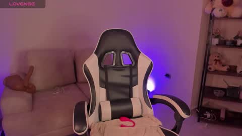 Snapshot of megan_blase chatting on February 22, 2:45 am Megan online show from February 22, 2:45 am