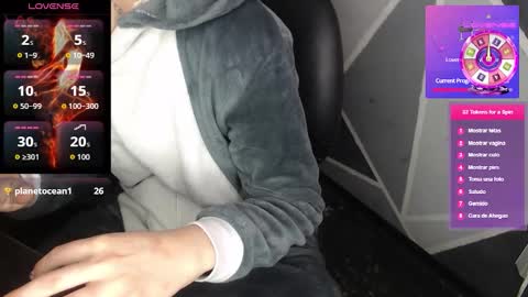 Snapshot of megan_coop3r_ chatting on December 20, 1:29 pm Megan and sophi online show from December 20, 1:29 pm