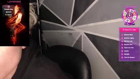 Snapshot of megan_coop3r_ chatting on January 11, 2:49 am Megan and sophi online show from January 11, 2:49 am