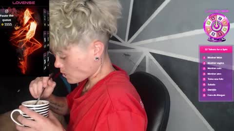 Snapshot of megan_coop3r_ chatting on January 13, 9:42 pm Megan and sophi online show from January 13, 9:42 pm