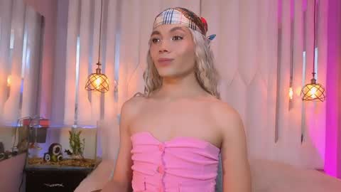 Snapshot of megan_do_santos chatting on June 4, 7:53 pm megan do santos online show from June 4, 7:53 pm