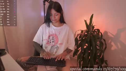 welcome guys   please  help me to reach 100 hands up Thanks  online show from November 28, 4:31 pm