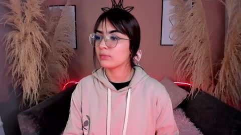     online show from January 6, 12:35 pm