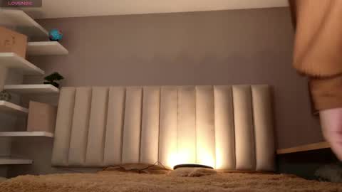     online show from November 27, 12:07 pm