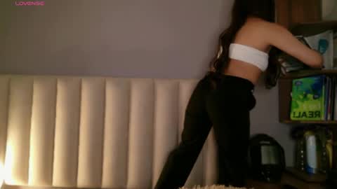 Snapshot of megan_moore__ chatting on May 15, 1:18 pm online show from May 15, 1:18 pm