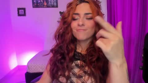 Snapshot of megan_ricci chatting on February 5, 10:33 pm Laura online show from February 5, 10:33 pm