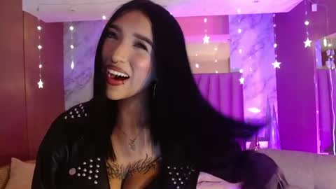 Snapshot of megan_saint chatting on June 22, 2:14 pm megan_saint online show from June 22, 2:14 pm