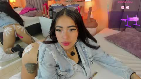 Snapshot of megan_thompsoon1 chatting on April 28, 12:43 pm Megan online show from April 28, 12:43 pm