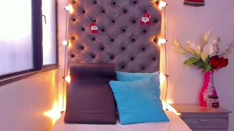 Snapshot of megan_whitte_01 chatting on December 9, 8:12 pm megan white 01  online show from December 9, 8:12 pm