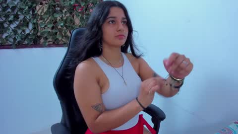 Snapshot of megan_whitte_01 chatting on December 10, 8:27 pm megan white 01  online show from December 10, 8:27 pm
