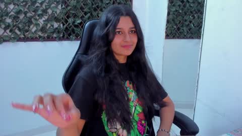 Snapshot of megan_whitte_01 chatting on January 27, 9:44 am megan white 01  online show from January 27, 9:44 am