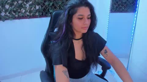 Snapshot of megan_whitte_01 chatting on March 11, 4:43 am megan white 01  online show from March 11, 4:43 am