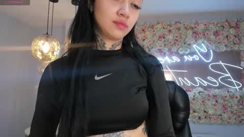 Megan Cross online show from November 17, 12:16 am