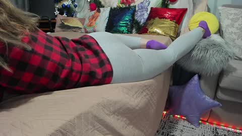 Nicki--------- Welcome to my Room online show from January 18, 6:10 pm