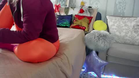 Nicki--------- Welcome to my Room online show from February 22, 7:56 am