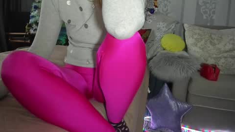 Nicki--------- Welcome to my Room online show from December 20, 8:32 am