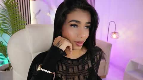 Snapshot of meganlowell chatting on November 21, 7:12 pm Megan Lowell online show from November 21, 7:12 pm