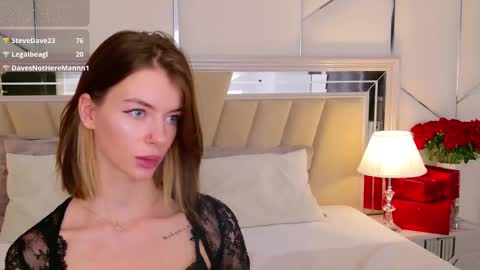 Snapshot of meganmouriss chatting on December 5, 5:53 pm Megan online show from December 5, 5:53 pm