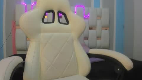 Snapshot of meganqueen2 chatting on January 9, 12:30 pm Megan Queen online show from January 9, 12:30 pm