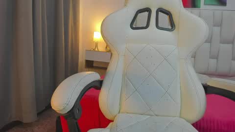 Megan Queen online show from May 5, 12:46 pm