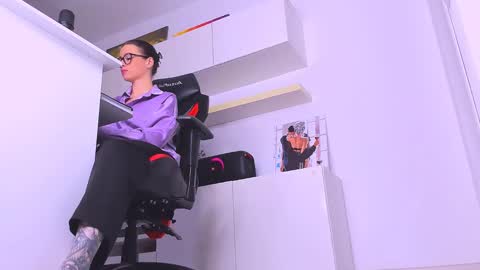 Snapshot of meganstones chatting on December 17, 9:49 pm Megan online show from December 17, 9:49 pm