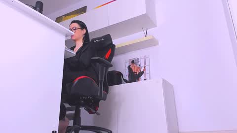 Snapshot of meganstones chatting on February 12, 7:24 pm Megan online show from February 12, 7:24 pm