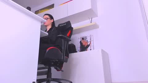 Snapshot of meganstones chatting on February 12, 10:37 pm Megan online show from February 12, 10:37 pm