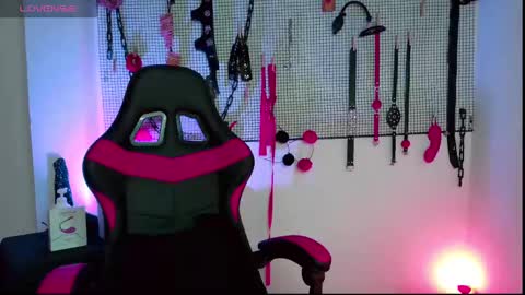 Snapshot of meggan_greey chatting on December 1, 7:36 pm Your best slave  online show from December 1, 7:36 pm