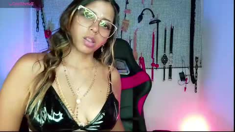 Snapshot of meggan_greey chatting on December 7, 7:54 pm Your best slave  online show from December 7, 7:54 pm