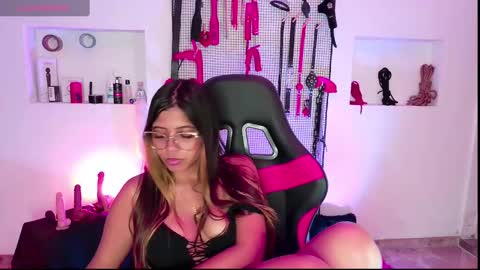 Snapshot of meggan_greey chatting on December 15, 5:31 pm Your best slave  online show from December 15, 5:31 pm