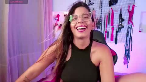 Snapshot of meggan_greey chatting on September 23, 10:02 pm Your best slave  online show from September 23, 10:02 pm