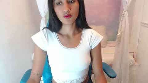 Snapshot of meggan_james chatting on December 3, 11:52 am M E G A N N online show from December 3, 11:52 am